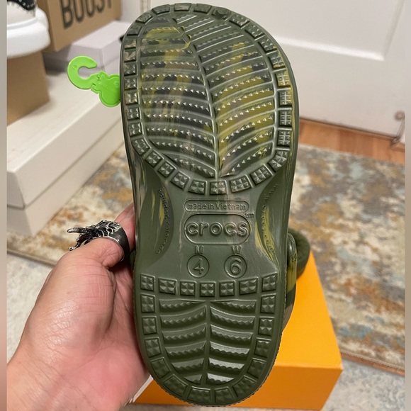 NWT Women’s Size 6 (Euro Sz 36-37) Crocs Ralen Lined Marble Clog In Army Green - Picture 14 of 15